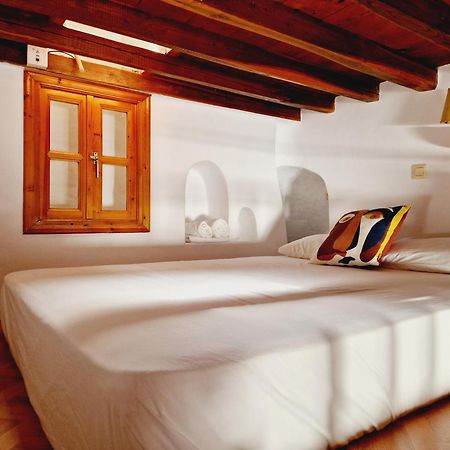 Bright & Relaxing Loft With Attic Room In The Heart Of Mykonos City Mykonos Town Quarto foto